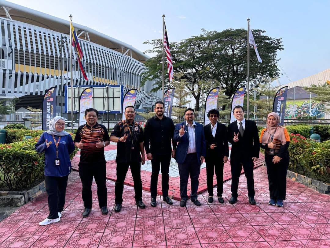 Award ceremony moment 5